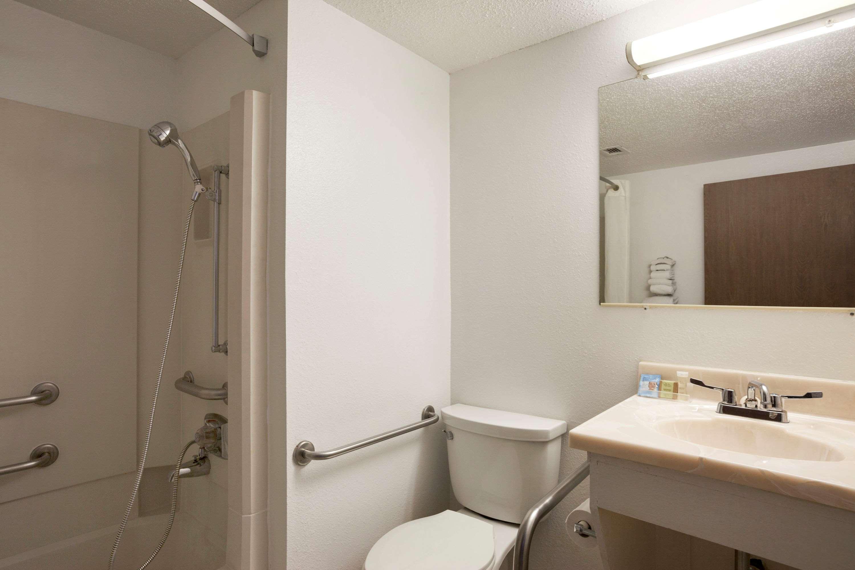 Super 8 By Wyndham Council Bluffs Ia Omaha Ne Area Motell Exteriör bild