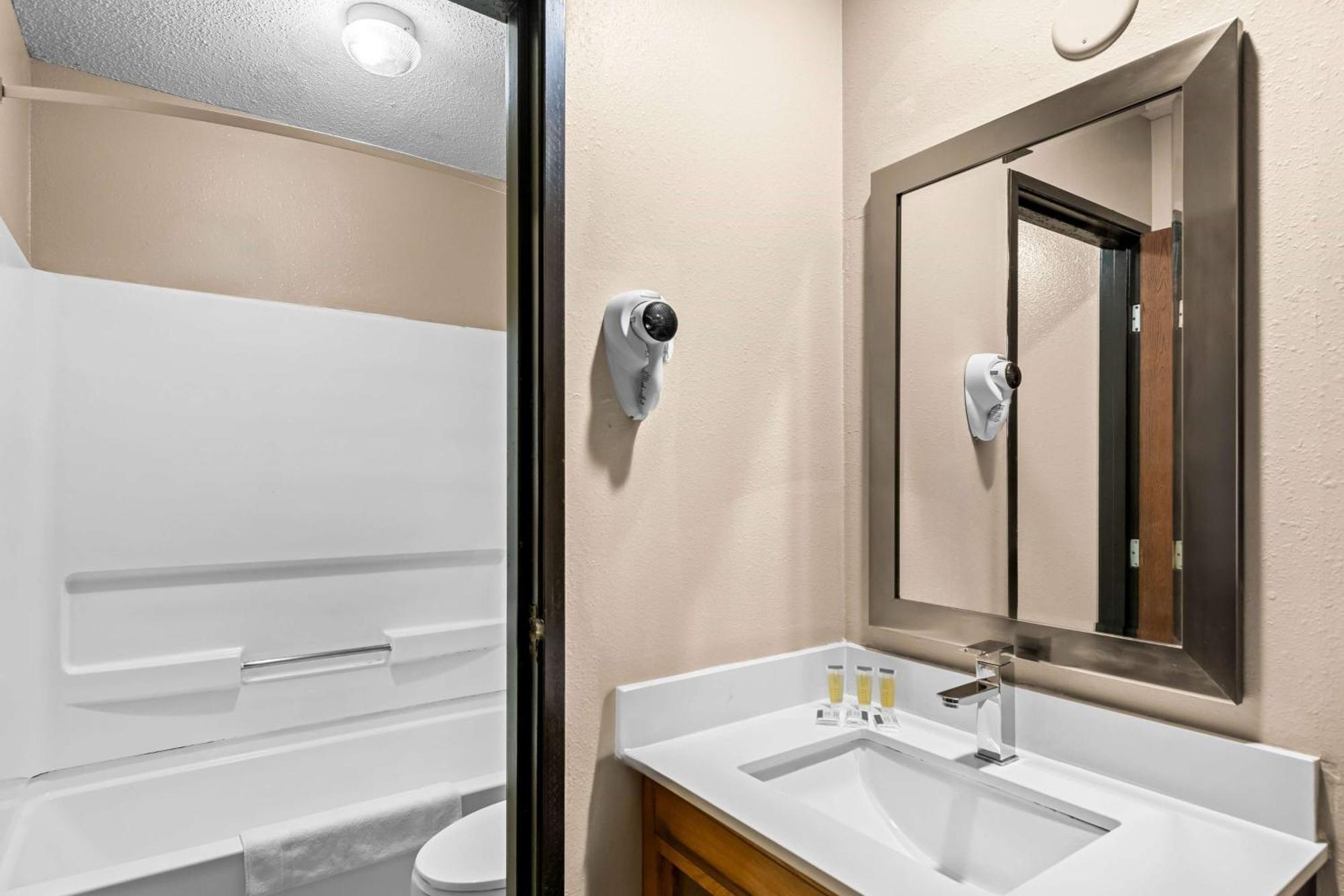 Super 8 By Wyndham Council Bluffs Ia Omaha Ne Area Motell Exteriör bild