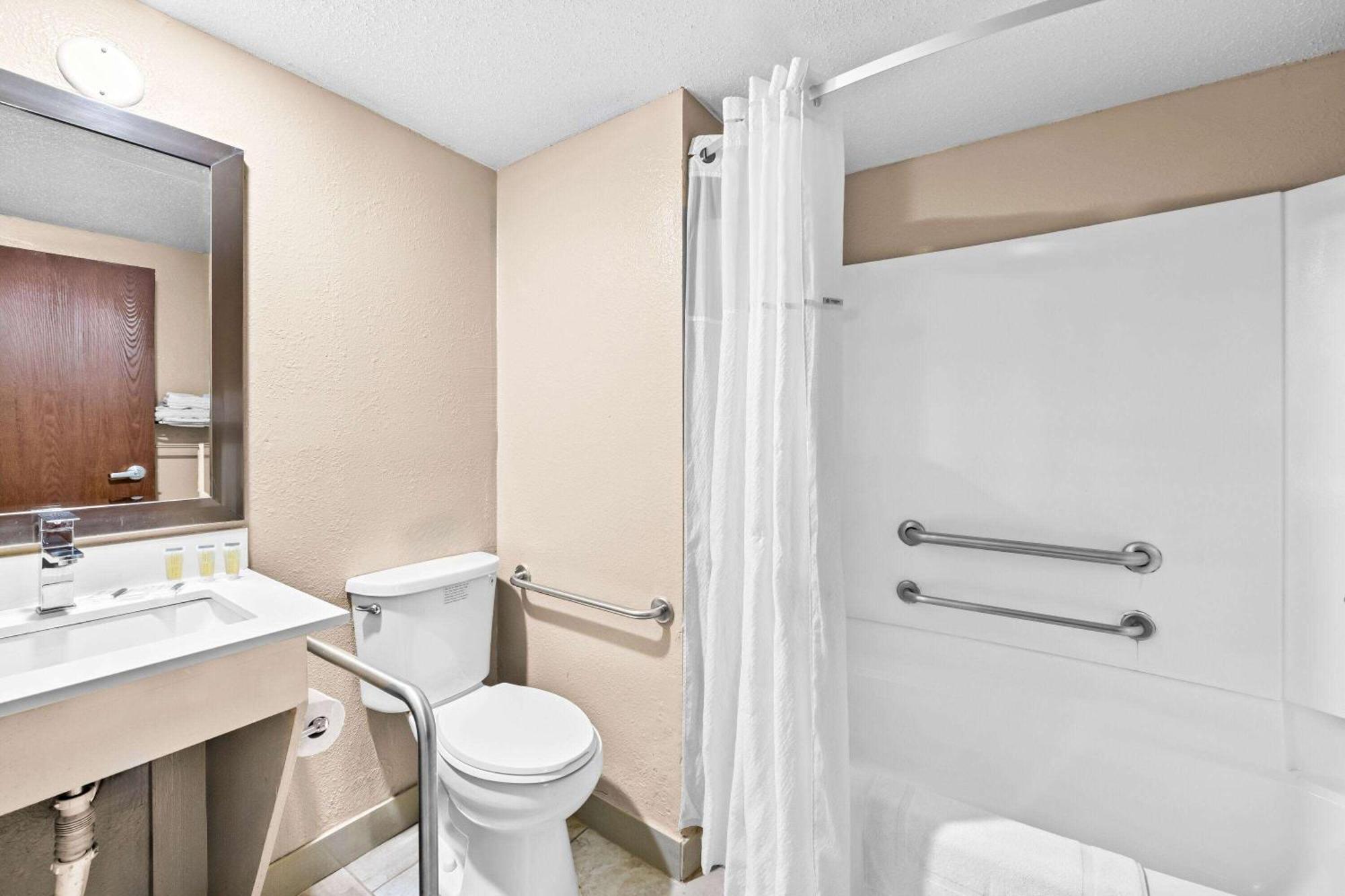 Super 8 By Wyndham Council Bluffs Ia Omaha Ne Area Motell Exteriör bild
